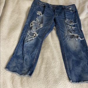 AMERICAN EAGLE DISTRESSED BOYFRIEND JEANS